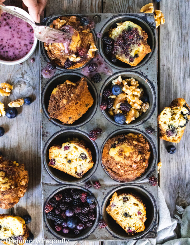 Berry Muffins with Cinnamon Streusel Topping – Easy Recipe