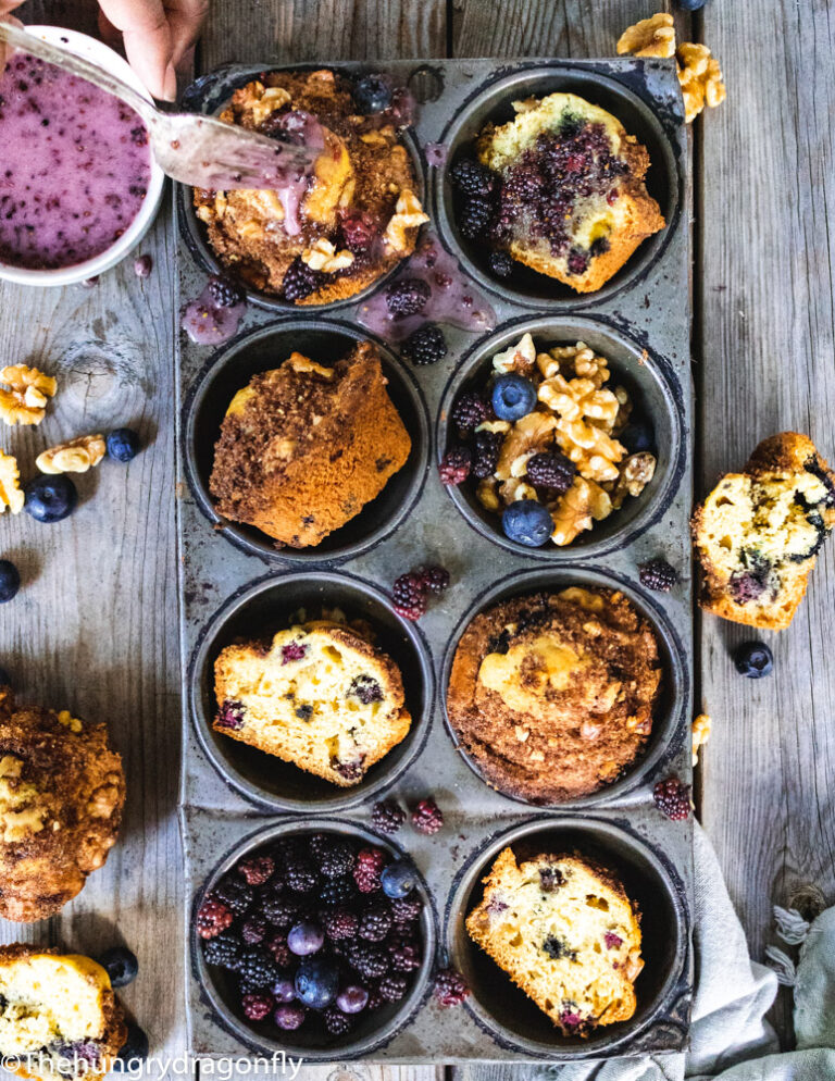 Berry Muffins with Cinnamon Streusel Topping – Easy Recipe